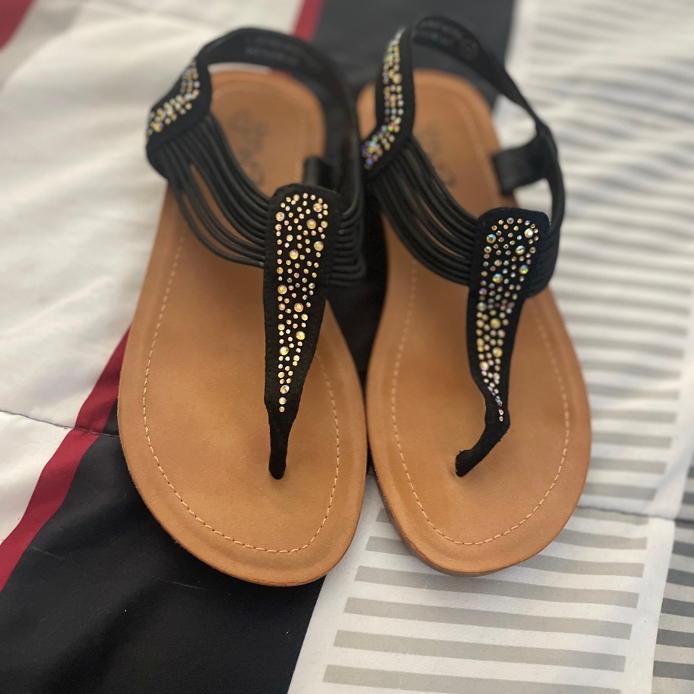Little girls size 2 rhinestone sandals.